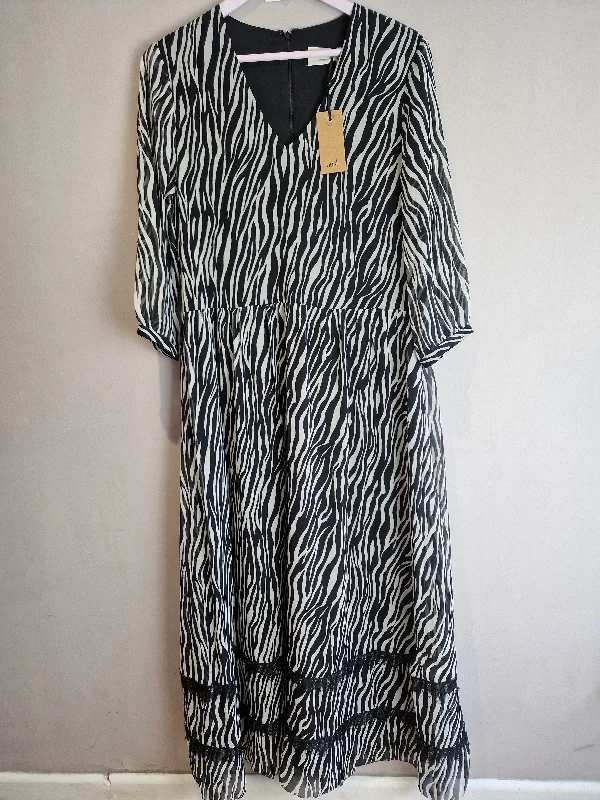 Hush zebra stripe maxi dress, new - size 10 ** read description Comfortable Bohemian Maxi Dress