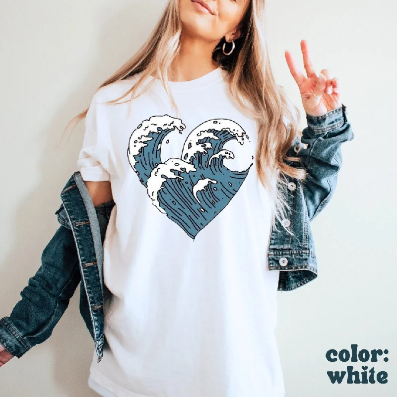 Ocean Wave Heart Tee - Beach Lover Tee - Women's Oversized Beach Tee - Comfort Colors Unisex Tee - Beach Girl Aesthetic Beaded Sequined Faux Fur