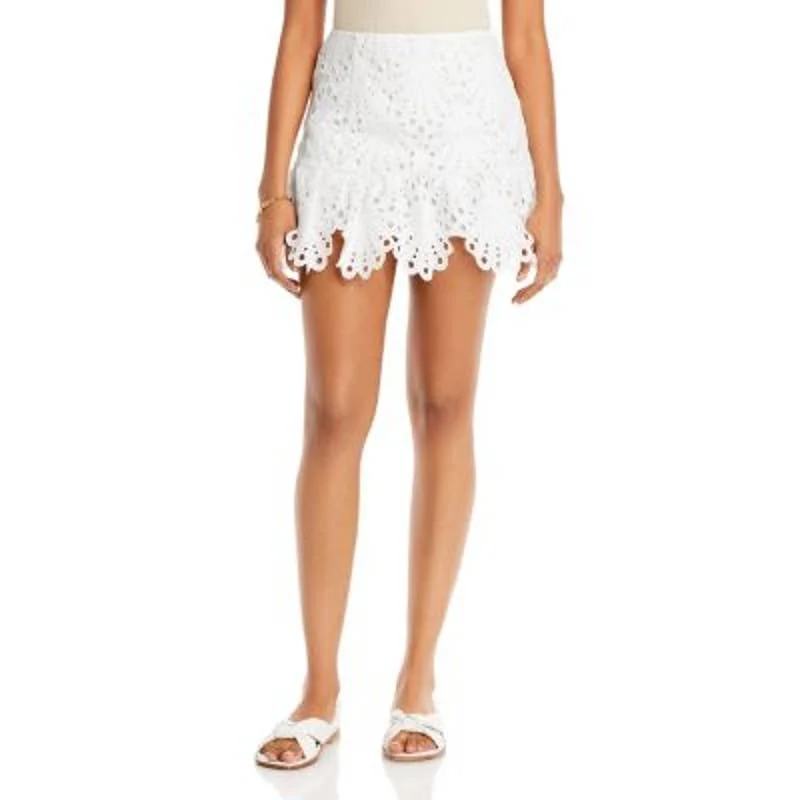 AQUA Ladies White Lace Mini Skirt w/ Scalloped Hem, Zipper Closure ruffled skirt detail